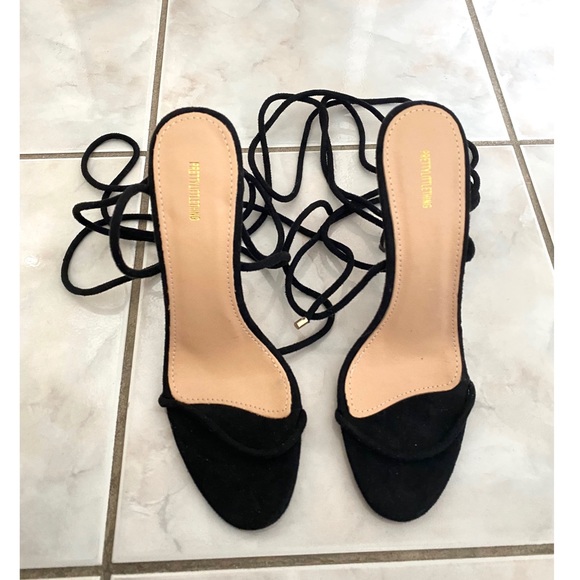 Black heels with straps - Picture 2 of 3